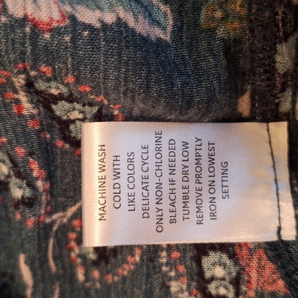 Nurture by Westbound 100% Rayon Floral Vneck Long Sleeve Blouse.  NWT Size 2X - Picture 12 of 12